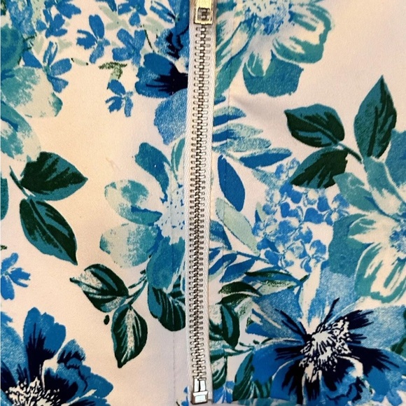 Forever 21 Blue White Floral Crop Top Size Small MINT EUC - Picture 5 of 5